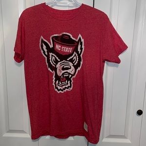 NC State ladies T, like new, great condition.